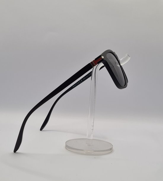 Gepolariseerde zonnebril met etui en doekje / unisex / mat zwart / 2344 / UV cat 3 / Polarized sunglasses with pouch and eyeglass cloth / Matte black / Lunettes de soleil polarisées / Aland optiek / zonnebril dames / zonnebril heren gepolariseerd van Aland Optiek — afbeelding 3