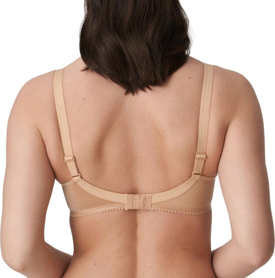 Achterkant van een beige beugel-bh met verstelbare bandjes.