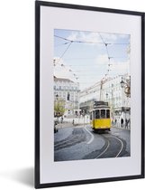 Fotolijst incl. Poster - Een gele tram met een kabelbaan rijdt door Lissabon - 40x60 cm - Posterlijst