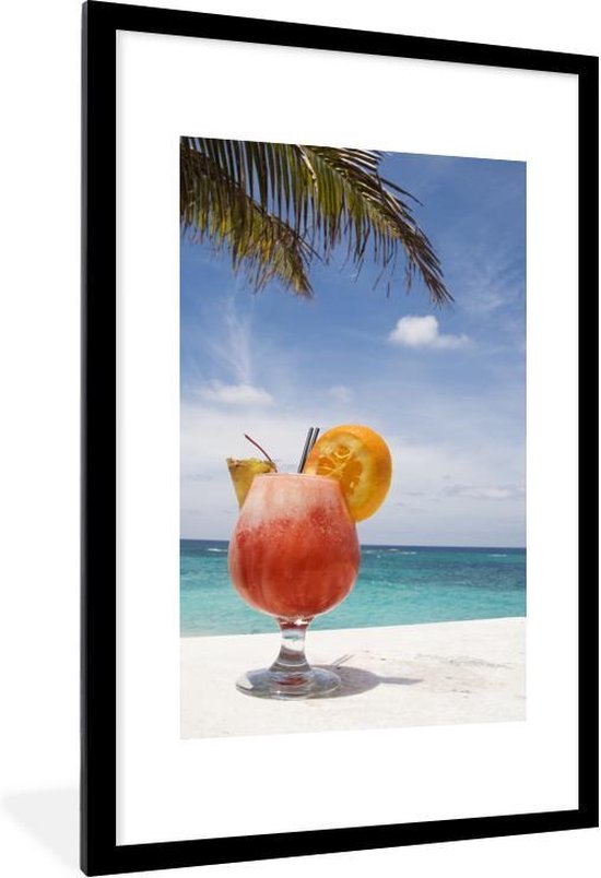 Fotolijst incl. Poster - Kleurrijke cocktail bij de oceaan op een parelwit strand - 80x120 cm - Posterlijst