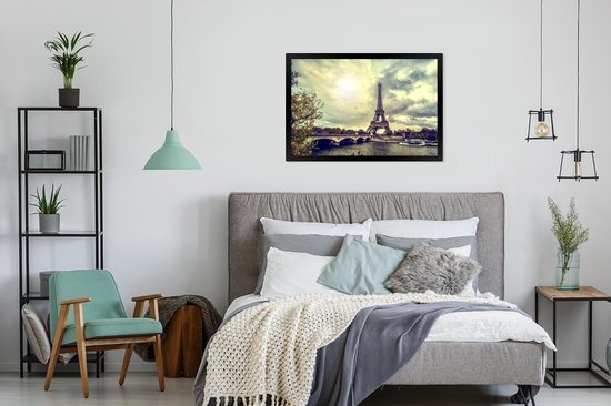 Poster in lijst - Fotolijst 90x60 cm - Posters - Uitzicht over het water op de Eiffeltoren en Parijs - Posterlijst zwart - Decoratie - Wanddecoratie woonkamer - Muurdecoratie slaapkamer