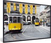 Fotolijst incl. Poster - De twee gele trams in hartje centrum van Lissabon - 90x60 cm - Posterlijst