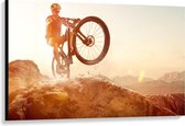 Canvas  - Mountainbiker in de Bergen - 120x80cm Foto op Canvas Schilderij (Wanddecoratie op Canvas)