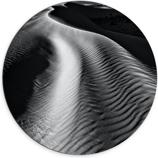 Dibond Wandcirkel - Woestijn in Zwart-Wit - Foto op Aluminium Wandcirkel (met ophangsysteem)