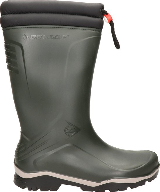 Groene Dunlop laars met zwarte voering, koord en profielzool, vanaf de zijkant.