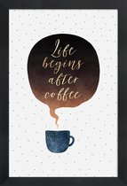 JUNIQE - Poster met houten lijst Life Begins After Coffee -13x18