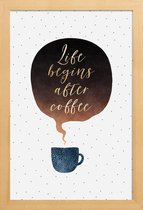 JUNIQE - Poster in houten lijst Life Begins After Coffee -20x30 /Blauw