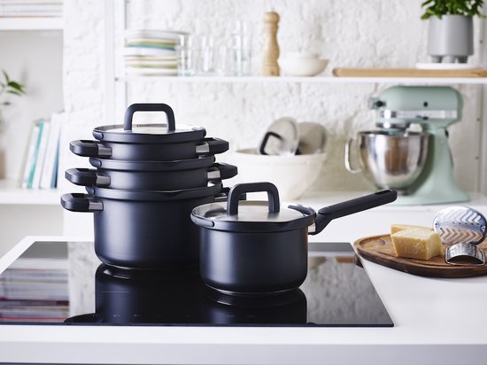 BK Flow Cool Black Pannenset 4-delig - 16/18/20cm - Zonder PFAS-vrije antikleeflaag - Pannenset inductie - RVS kookpan - Ovenbestendig tot 160°C - Met deksel - Zilver