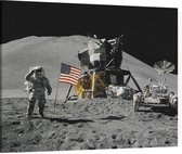 Astronaut salutes beside U.S. flag (maanlanding) - Foto op Canvas - 40 x 30 cm