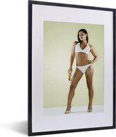 Fotolijst incl. Poster - Vrouw in een witte bikini met hakken - 30x40 cm - Posterlijst
