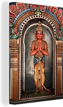 Canvas Schilderij Het Hanuman standbeeld in de tempel Sri Ranganathaswamy - 80x120 cm - Wanddecoratie