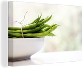 Haricots verts liés ensemble dans un plat blanc Toile 180x120 cm - Tirage photo sur Toile (Décoration murale salon / chambre) XXL / Groot format!