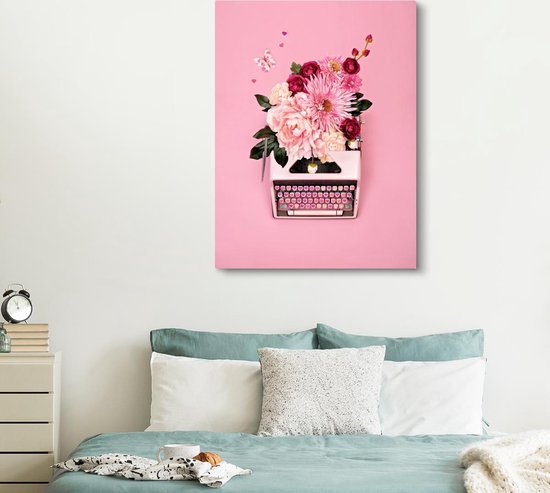 Vue à vol d'oiseau d'une toile de machine à écrire rose 2cm 120x160 cm - Tirage photo sur toile (Décoration murale salon / chambre) XXL / Groot format!