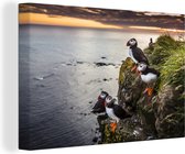 Canvas schilderij 150x100 cm - Wanddecoratie Puffins bij zonsondergang - Muurdecoratie woonkamer - Slaapkamer decoratie - Kamer accessoires - Schilderijen