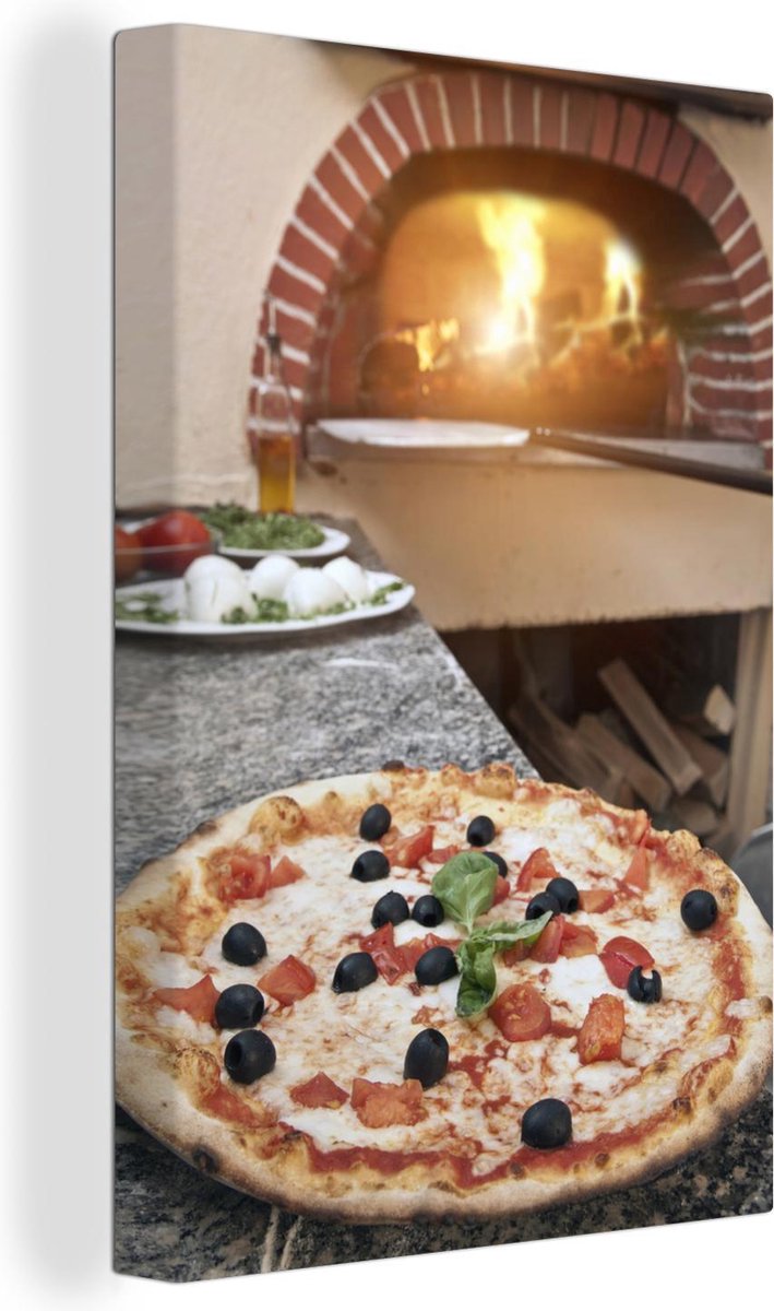 Canvas Schilderij Pizza uit pizza oven - 60x90 cm - Wanddecoratie