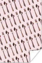 Un grand nombre de fourchettes et cuillères, celles-ci sont bien visibles sur un fond rosé 60x90 cm