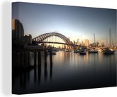 Canvas schilderij 180x120 cm - Wanddecoratie Boten voor de Sydney Harbour Bridge in Australië - Muurdecoratie woonkamer - Slaapkamer decoratie - Kamer accessoires - Schilderijen