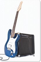 Muismat Elektrische gitaar - Een elektrische gitaar leunt tegen een versterker muismat rubber - 18x27 cm - Muismat met foto