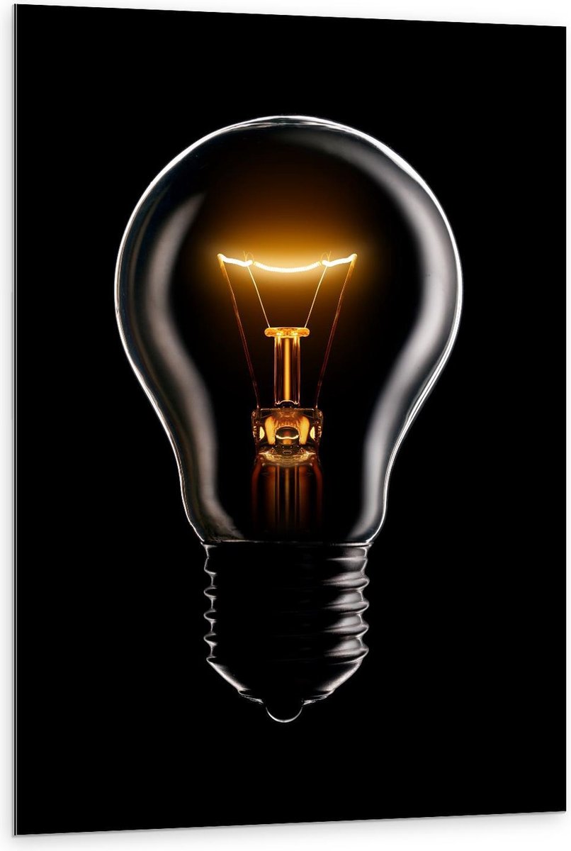 Dibond - Gloeilamp op Zwarte Achtergrond - 80x120cm Foto op Aluminium (Wanddecoratie van m