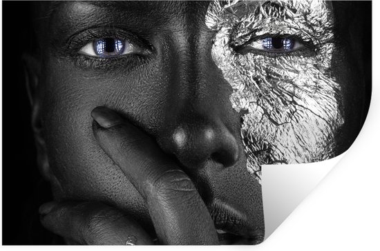 Muurstickers - Sticker Folie - Donkere vrouw met blauwe ogen en zilveren accenten - 60x40 cm - Plakfolie - Muurstickers Kinderkamer - Zelfklevend Behang - Zelfklevend behangpapier - Stickerfolie