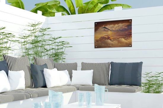 Affiche de jardin - Une femme en parapente parmi les nuages oranges - 40x30 cm
