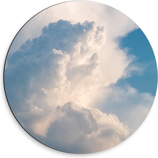 Dibond Wandcirkel - Grote Witte Wolken in de Lucht - 50x50cm Foto op Aluminium Wandcirkel (met ophangsysteem)