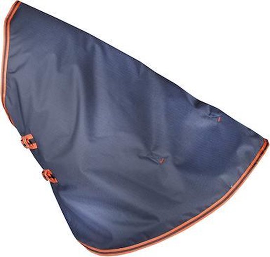 Donkerblauwe deken met oranje bies en gespen.