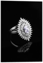 Dibond - Grote Ruitvormige Diamanten Ring - 40x60cm Foto op Aluminium (Met Ophangsysteem)