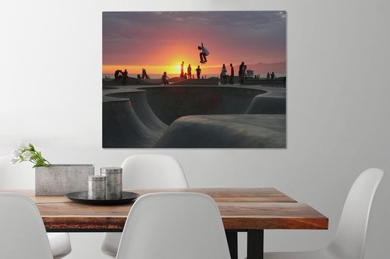Canvas schilderij 80x60 cm - Wanddecoratie Skateboarders in Venice Beach bij zonsondergang - Muurdecoratie woonkamer - Slaapkamer decoratie - Kamer accessoires - Schilderijen op canvas