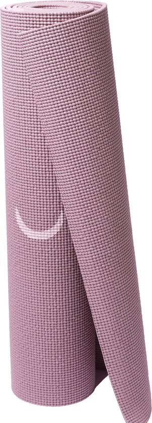 Oprollen lavendelpaarse yogamat met een opgestikte maan.