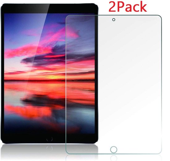 Een 2-pack screenprotectors voor een iPad. Eén protector ligt naast een iPad met een zonsondergang als achtergrond.