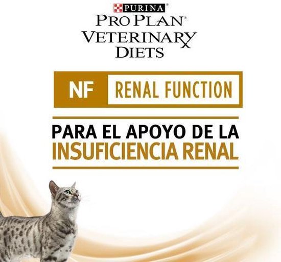 Purina Pro Plan Veterinary Diets NF Renal Function, voor de ondersteuning bij nierfalen. Grijze cyperse kat kijkend.