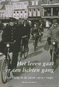 Het leven gaat er een lichten gang : Den Haag in de jaren 1919-1940