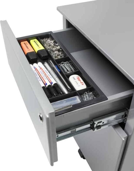 Caisson de bureau en aluminium avec un tiroir ouvert, rempli de fournitures de bureau et d'un pot à crayons. Avec roulettes.