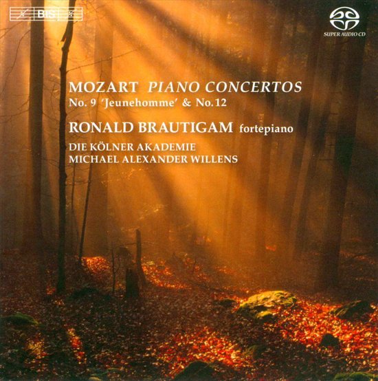 CD hoes met een boslandschap bij zonsondergang, met tekst over Mozart pianoconcerten door Ronald Brautigam.