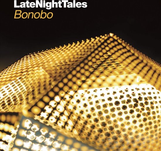 Albumhoes met tekst "LateNightTales Bonobo" en een abstract gouden patroon van perforaties.