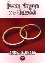 Twee ringen op fluweel