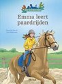 De leesbende Emma leert paardrijden