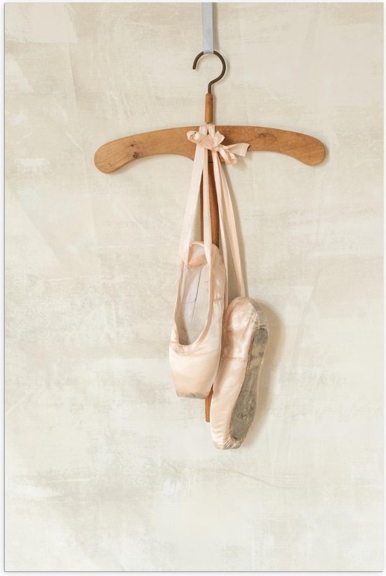 Poster – Ballerina Spitzen aan Hangertje - 60x90cm Foto op Posterpapier