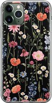 iPhone 11 Pro hoesje siliconen - Dark flowers - Soft Case Telefoonhoesje - Bloemen - Transparant, Zwart