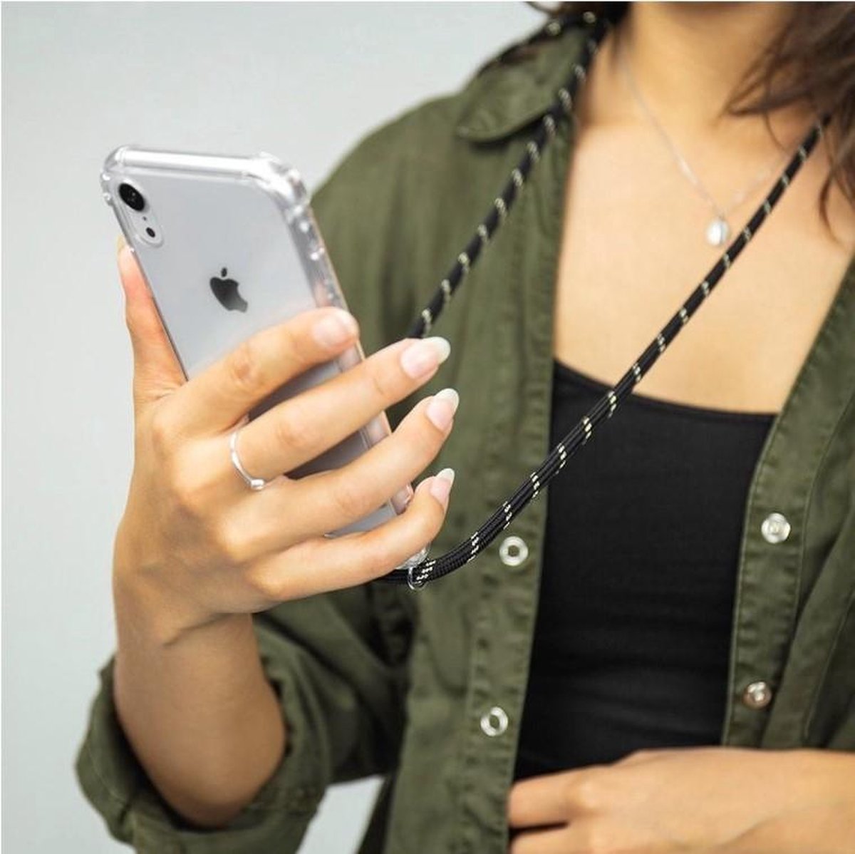 SELENCIA Nova Backcover Met Koord En Pashouder Geschikt Voor Apple Iphone 16 Zwart 150300641