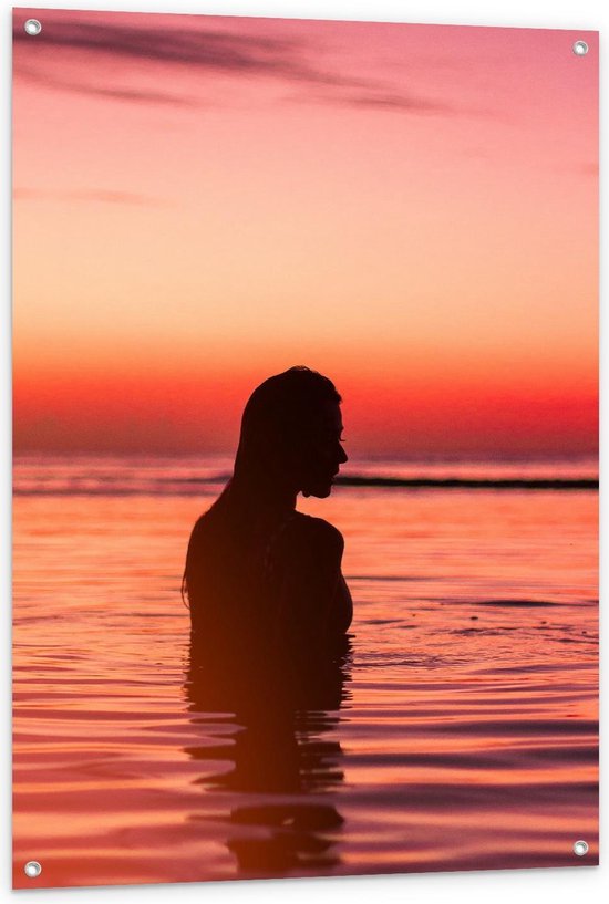 Tuinposter – Silhouet Vrouw in Zee - 80x120cm Foto op Tuinposter  (wanddecoratie voor buiten en binnen)