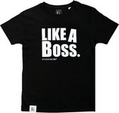 STUDIO BY BO® Jongens T-shirt Like A Boss Zwart  | 100% GOTS gecertificeerd biologisch katoen | Maat 12-14 jaar 152-164cm | Biokatoen | Tof verpakt!