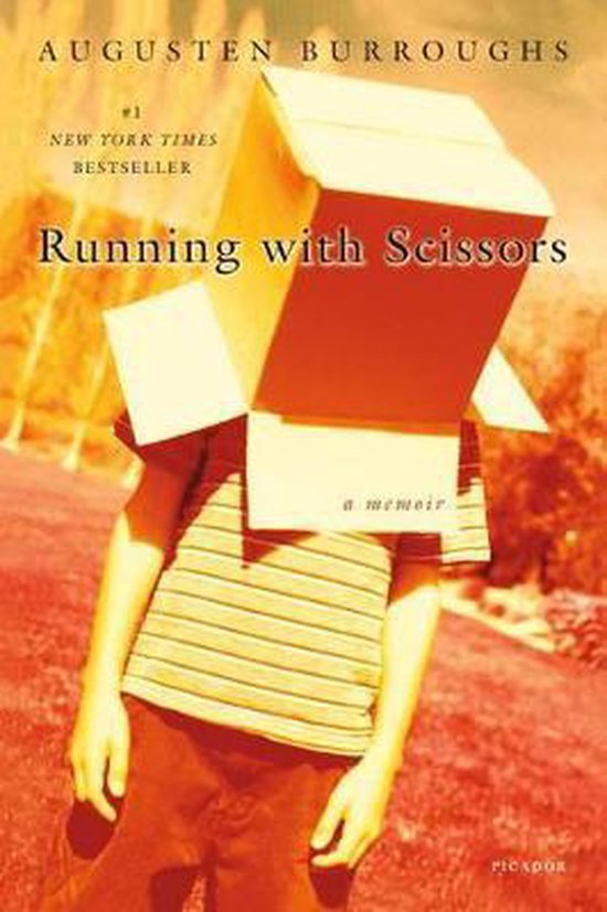 Livre "Running with Scissors" d'Augusten Burroughs. Une personne avec une boîte en carton sur la tête, portant une chemise rayée.