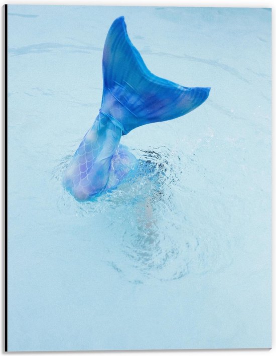 Dibond - Blauwe Zeemeermin staart in het Water - 30x40cm Foto op Aluminium (Met Ophangsysteem)