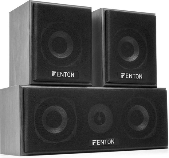 Drie zwarte Fenton speakers; twee kleine vierkante boven elkaar, en een rechthoekige onderaan.