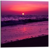 Dibond - Paarse Zee met Roze zon  - 50x50cm Foto op Aluminium (Met Ophangsysteem)