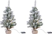 2x stuks mini kunstbomen/kunst kerstbomen met sneeuw en licht 45 cm - Kleine kunst kerstboompjes/kunstboompjes