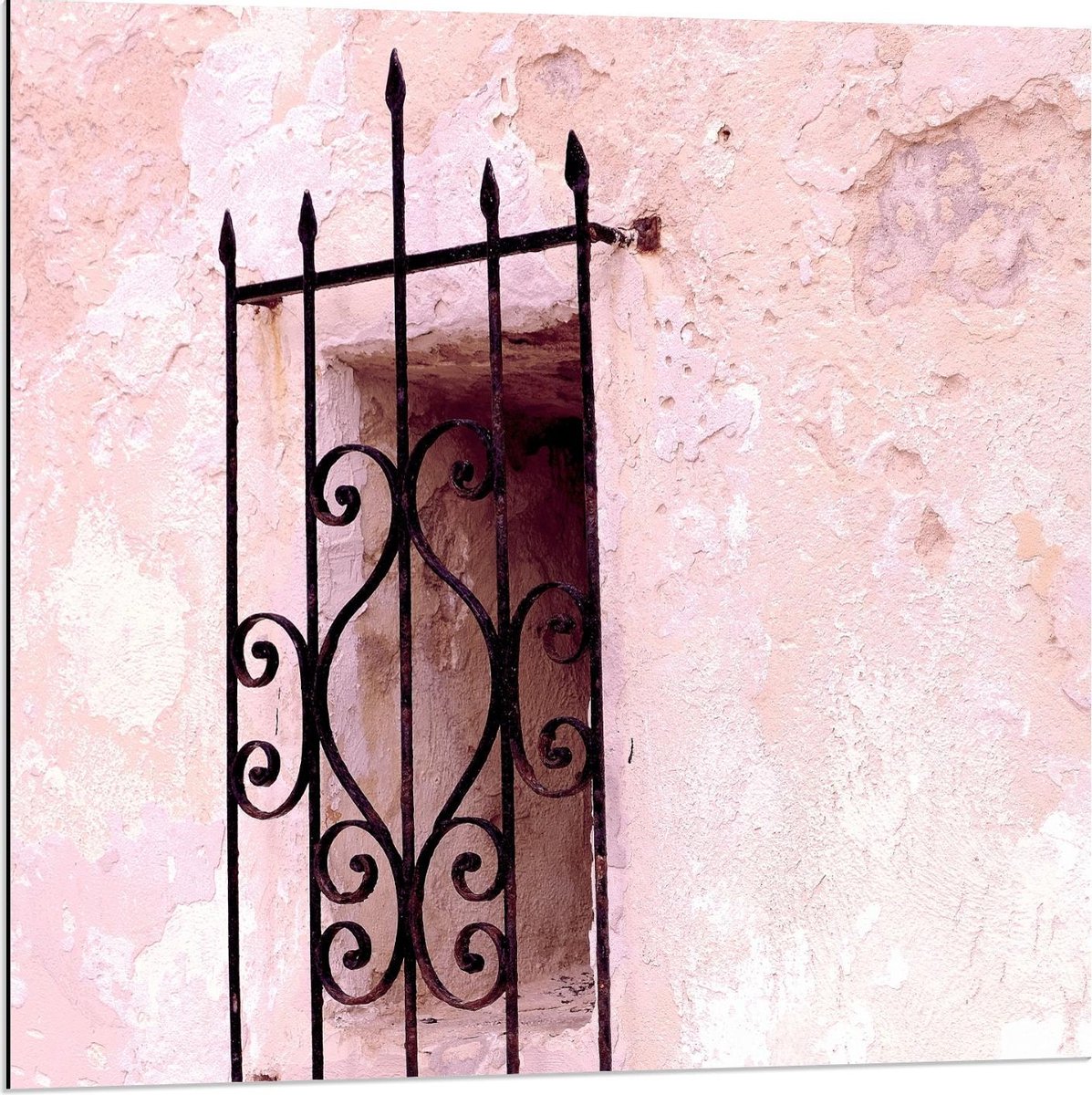 Dibond - Stalen Raam in Roze Gebouw - 80x80cm Foto op Aluminium (Wanddecoratie van metaal)