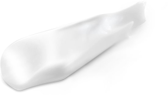 Een veeg witte crème op een witte achtergrond.